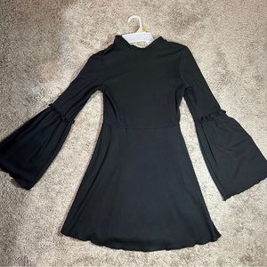 Black bell sleeve dress 😍